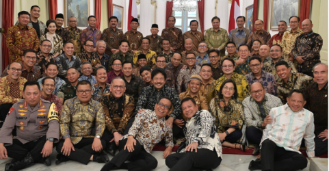 Para Menteri foto bersama sehabis makan siang bersama Presiden Jokowi dan Wapres Ma'ruf Amin di Istana. Foto : Ist