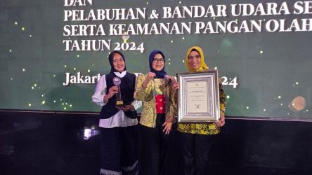 Penghargaan ini diterima oleh Kepala Dinas Kesehatan (Dinkes) Kota Tangsel, Allin Hendalin Mahdaniar, Jakarta pada Selasa (10/12). (tangselpos.id/rmn)