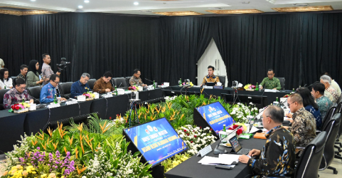 Wapres Gibran memimpin rapat terkait Olahraga di kantor Kemenpora. Foto : Ist