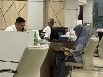 Sejulam warga yang mengajukan NIB sedang dilayani pihak DPMPTSP Pandeglang, Rabu (5/2).