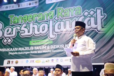 Gubernur Banten Andra Soni di acara Tangerang Raya Bersholawat serta Peresmian Majelis Ta'lim dan Dzikir Nurul Habib di Stadion Mini Rajeg, Kabupaten Tangerang. Foto : Humas Pemprov