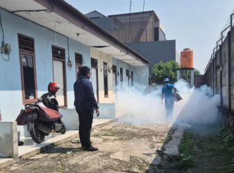 PT Indah Kiat Tangerang lakukan kegiatan foging di Pakulonan, Kecamatan Serpong Utara.