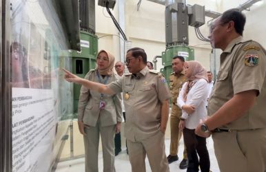 Gubernur Pramono saat meresmikan  Rumah Pompa Sunter C. Foto : Ist