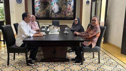 Jokowi saat menerima Ketum PAN Zulkifli Hasan. Foto : Ist