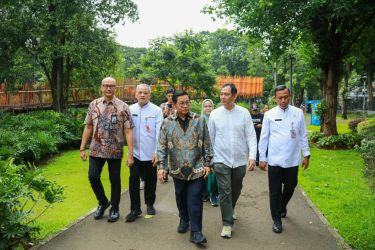 Gubernur DKI Jakarta, Pramono Anung saat berada di Tebet Eco Park. Foto : Ist