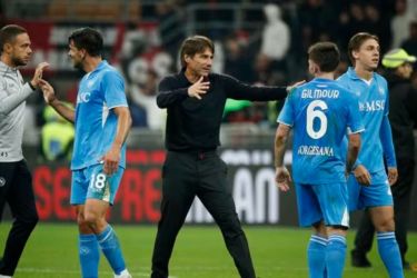 Pelatih Antonio Conte dan skuad Napoli. Foto : Ist