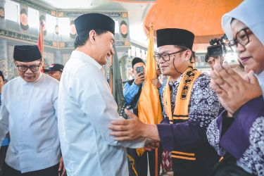 Wagub Banten Dimyati Natakusumah melepas Jamash Haji Kloter Pertama Banten. Foto : Humas Pemprov
