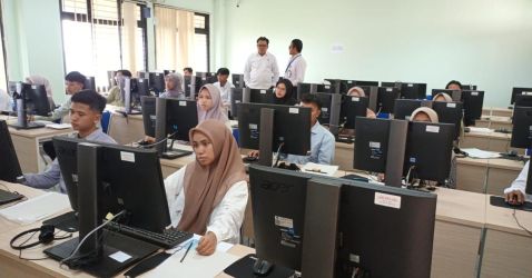 Sebanyak 6.685 peserta seleksi mengikuti Ujian Sistem Seleksi Elektronik Ujian Masuk Perguruan Tinggi Keagamaan Islam Negeri (SSE UM-PTKIN) Tahun 2025 di lokasi ujian UIN Syarif Hidayatullah Jakarta.