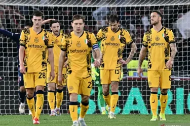 Pemain Inter Milan tertunduk lesu usai kalah 5-0 dari PSG pada laga Final Champions. Foto : Ist