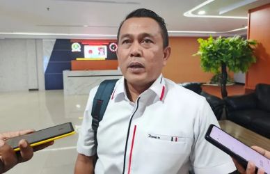 Anggota Komisi IV DPRD Kota Tangerang, Apanuddin beri keterangan ke wartawan. (ist)