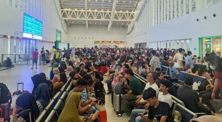 Antrian penumpang Whoosh di Stasiun Halim. Foto : Ist