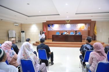 Suasana Sosialisasi Perdagangan Barang dan Jasa bagi para pelaku usaha, yang digelar Dinas Perindustrian Perdagangan Koperasi dan Usaha Kecil Menengah (Disperindagkop UKM) Kota Tangerang di Aula Gedung Cisadane pada Rabu (9/7).