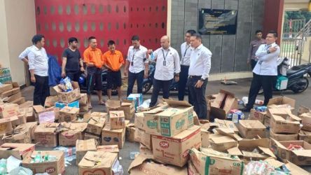 Polda Metro Jaya amankan dua pelaku penjualan barang kadaluarsa di Serpong.