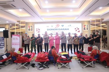 Polsek Serpong adakan kegiatan baksos dengan menyentuh masyarakat di sekitar Polsek Serpong.