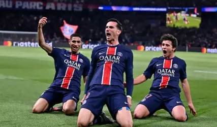 Selebrasi skuad PSG usai tundukan Bayern Munchen 2-0. Foto : Ist