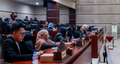 Suasana paripurna penetapan Pansus Kerjasama Antar Kota Tangsel dengan Kabupaten Pandegelang terkait pengelolaan sampah.