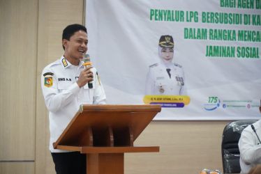 Wakil Bupati Pandeglang, Iing Andri Supriadi, Iing, saat membuka kegiatan Sosialisasi BPJS Ketenagakerjaan dan Metrologi Legal bagi agen dan pangkalan penyalur LPG bersubsidi yang digelar di Oproom Setda Pandeglang, Rabu (9/7/2025). (Istimewa)
