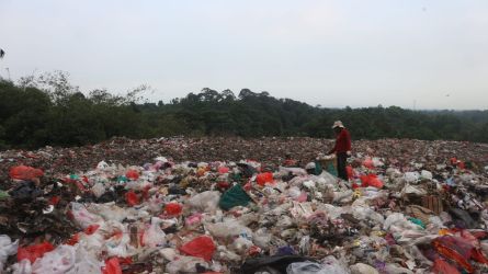 Kondisi sampah di TPA Bangkonol, Desa Bangkonol, Kecamatan Koroncong, Kabupaten Pandeglang, Kamis (10/7)