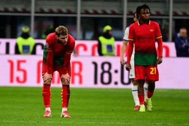 Skyad AC Milan tertunduk lesu usai dikalahkan 1-2 oleh Cremonese. Foto : Ist