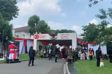Di halaman belakang Istana Merdeka tempat berlangsungnya pesta rakyat. Foto : Ist