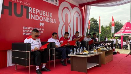 Pegawai perkantoran Lengkong meriahkan parade HUT ke-80 RI. (tangselpod.id/irm)