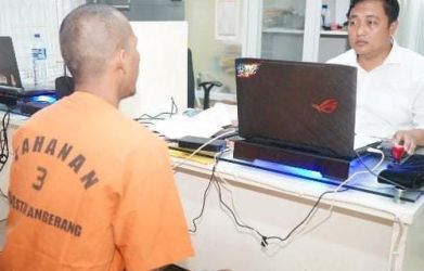 AF pengedar narkoba kini diamankan aparat di Polresta Tangerang. Foto ; Istv