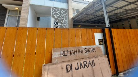 Kondisi kediaman milik Anggota DPR RI, Nafa Urbach. (tangselpos.id/rmn)