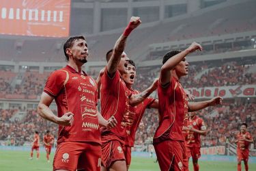 Selebrasi Persija usai menahan Bali United 1-1. Foto : Ist