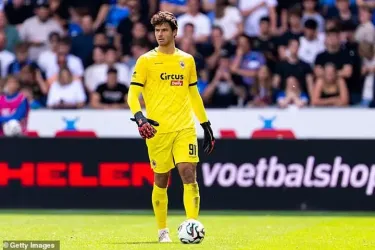 Kiper baru MU Senne Lammens. Foto : Ist