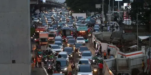 Kemacetan akibat adanya proyek di Jln TB Simatupang. Foto : Ist