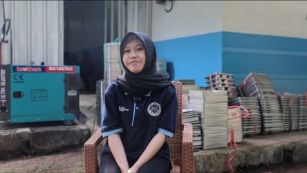 Maya Melinda anak Satpam yang kini bekerja di dapur MBG di Bogor. Foto : Tim Media Presiden.