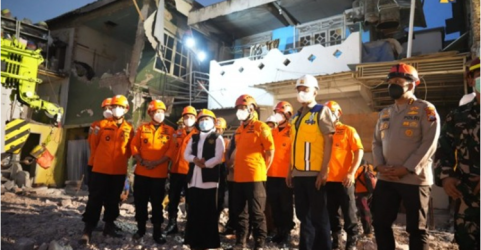 Rombongan Kemen PU saat survei Musholla Ponpes Al Khoziny yang ambruk. Foto : Ist