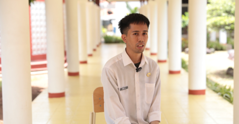 Rifki Nurwan Aziz Sarjana Lulusan luar negeri sekarang mengajar di Sekolah Rakyat di Bekasi. Foto : Ist