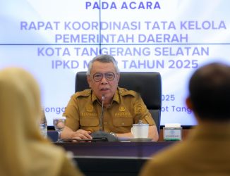 Wali Kota Tangsel, Benyamin Davnie menyatakan bakal memangkas sejumlah pos anggaran di tahun depan, Rabu (15/10)