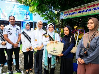 Bunda PAUD Provinsi Banten, Tinawati Andra Soni, mengapresiasi pelaksanaan Pembinaan Penguatan PAUD di Kota Tangerang Selatan yang digelar di TK Aisyiyah Bustanul Athfal 85, Ciputat Timur, Rabu (17/12).(tangselpos.id/irm)