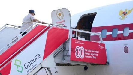 Presiden Prabowo saat akan terbang ke Medan. Foto : Ist