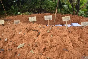 Pemakaman massal korban banjir bandang Sumatera. Foto : Ist