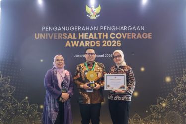 Pemkot Tangsel meraih penghargaan UHC Award 2026 di Jakarta, Selasa (27/1)