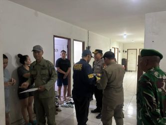TIM gabung gelar razia di indekos kawasan Kelurahan Rempoa, Kecamatan Ciputat Timur.
