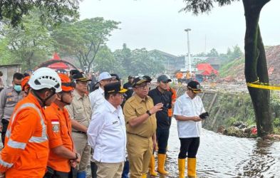Gubernur Pramono Anung saat mengunjungi Bantargebang, Senin (9/3/2026). Foto : Ist
