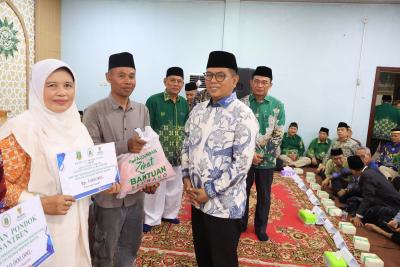 Gubernur Andra Soni menghadiri Silaturahmi Idul Fitri di Kantor Pimpinan Wilayah Muhammadiyah Banten, Kota Serang, Minggu (19/4/2026). Foto : Humas Pemprov