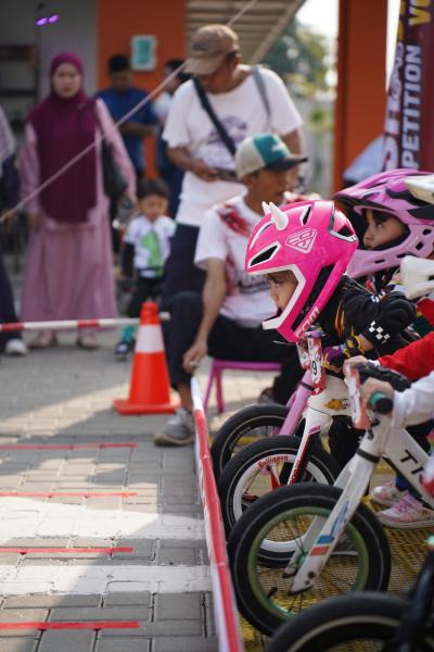 Paramount Petals Push Bike Competition 2026 ini berlangsung di Pasar Modern Paramount Petals, Tangerang, Sabtu (30/5/2026). (tangselpos.id/lim)