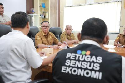 Wali Kota Serang Budi Rustandi bersama jajaran menerima audiensi Badan Pusat Statistik setempat terkait pelaksanaan Sensus Ekonomi 2026, Selasa (2/6). BANTEN POS