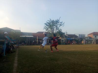 Penonton antusias menyaksikan laga antara Blora United lawan Putra 04 pada Sabtu (13/06/2026).(tangselpos.id).