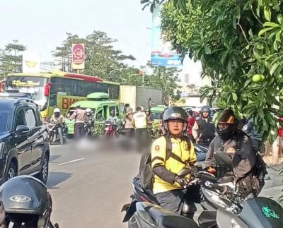 Suasana di Jalan Jenderal Sudirman Tangerang saat kecelakaan terjadi, kemarin. ISTIMEWA