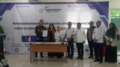 Wali Kota Tangerang, Sachrudin menyaksikan penandatanganan MoU antara Liana Segrus Jepang dengan sekolah di Kota Tangerang dan Tangsel. ISTIMEWA