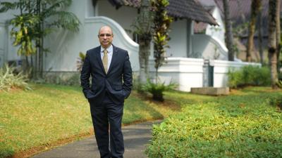Roger Jude Hessing pimpin ARYADUTA Lippo Village. (Dok.)