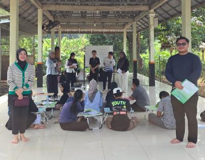 PKBMKepala Bidang Pembinaan PAUD dan Pendidikan Nonformal Dinas Pendidikan dan Kebudayaan Tangsel, Rizkia Fitria saat memantau pengelolaan Pusat Kegiatan Belajar Masyarakat (PKBM).