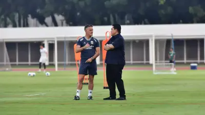 Ketum PSSI Erick Thohir dan Pelatih Timnas John Herdman. Foto : Ist