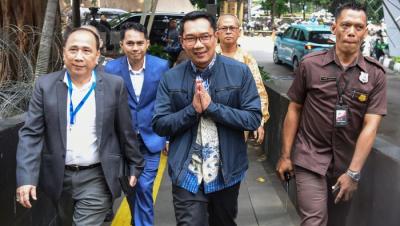Mantan Gubernur Jabar Ridwan Kamil (depan tengah). Foto : Ist